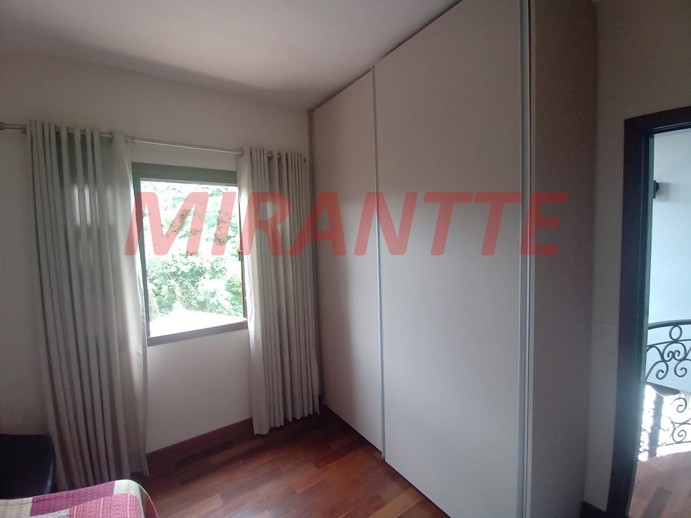 Sobrado de 350m² com 3 quartos em Serra da Cantareira
