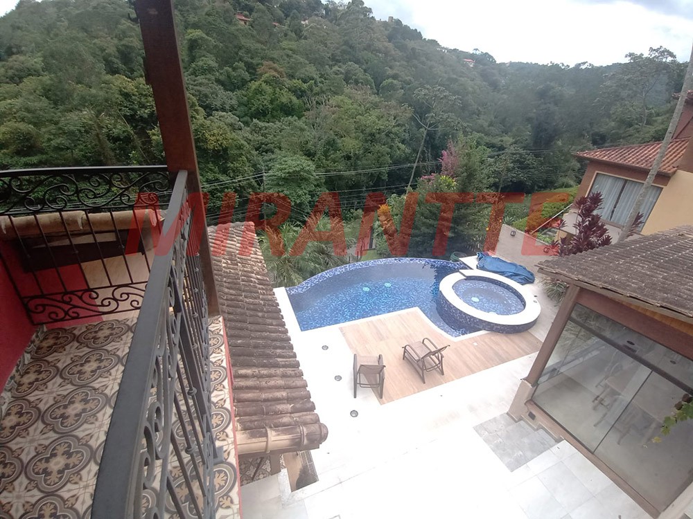 Sobrado de 350m² com 3 quartos em Serra da Cantareira