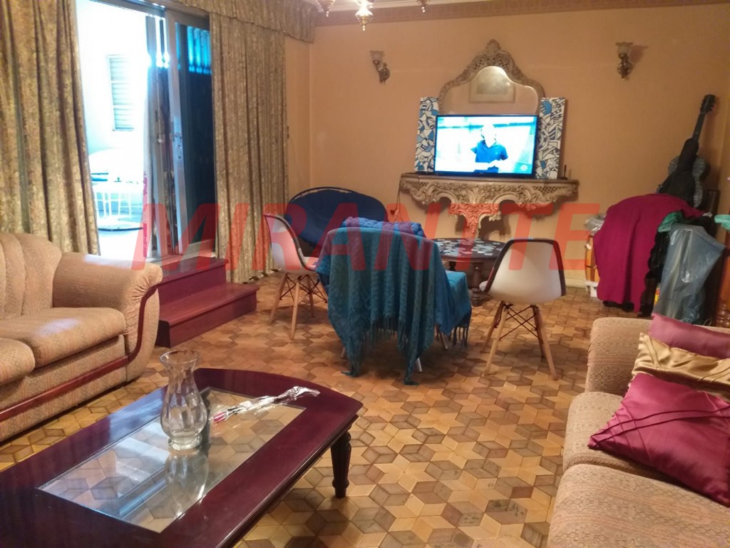 Sobrado de 267m² com 4 quartos em Perdizes