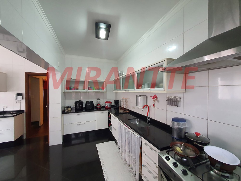 Sobrado de 230m² com 3 quartos em Água Fria