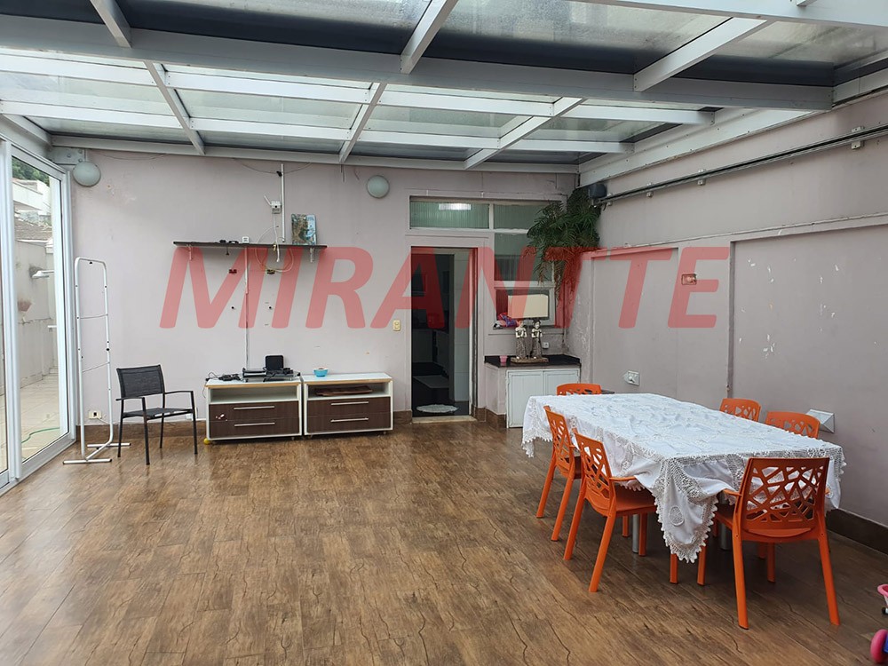 Sobrado de 230m² com 3 quartos em Água Fria
