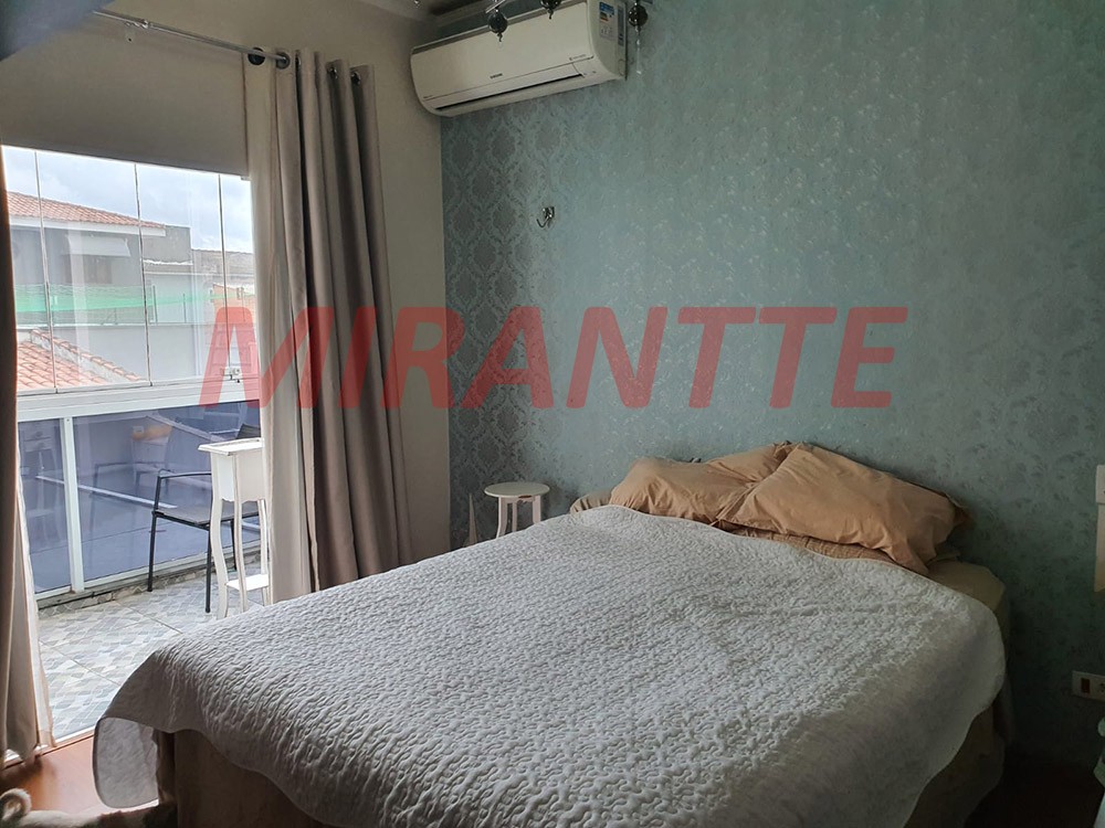 Sobrado de 230m² com 3 quartos em Água Fria