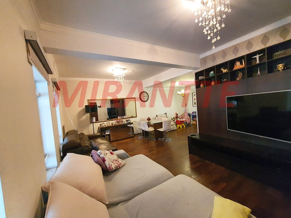 Sobrado de 230m² com 3 quartos em Água Fria