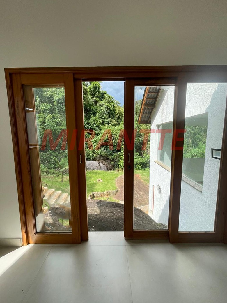 Sobrado de 280m² com 3 quartos em Serra Da Cantareira