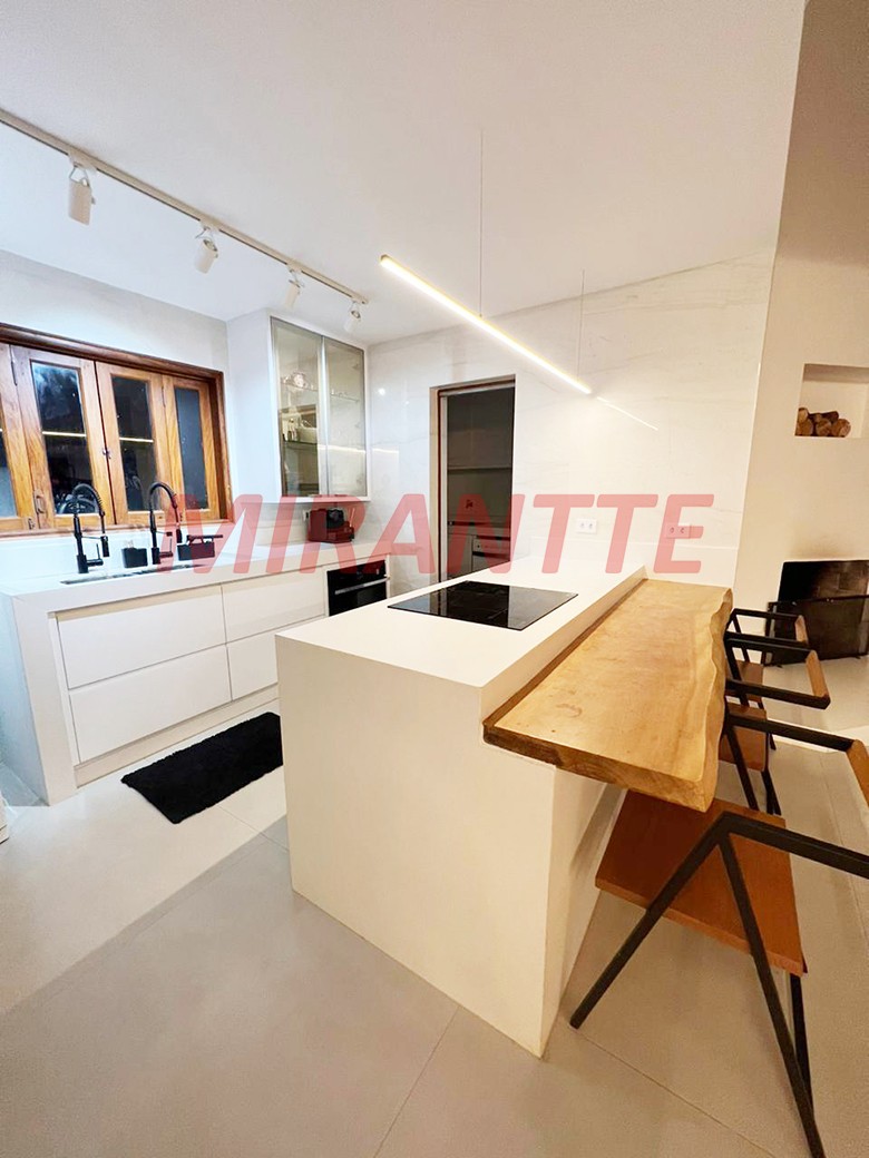 Sobrado de 280m² com 3 quartos em Serra Da Cantareira
