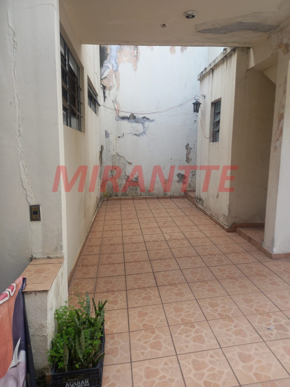 Sobrado de 324m² com 8 quartos em Santana