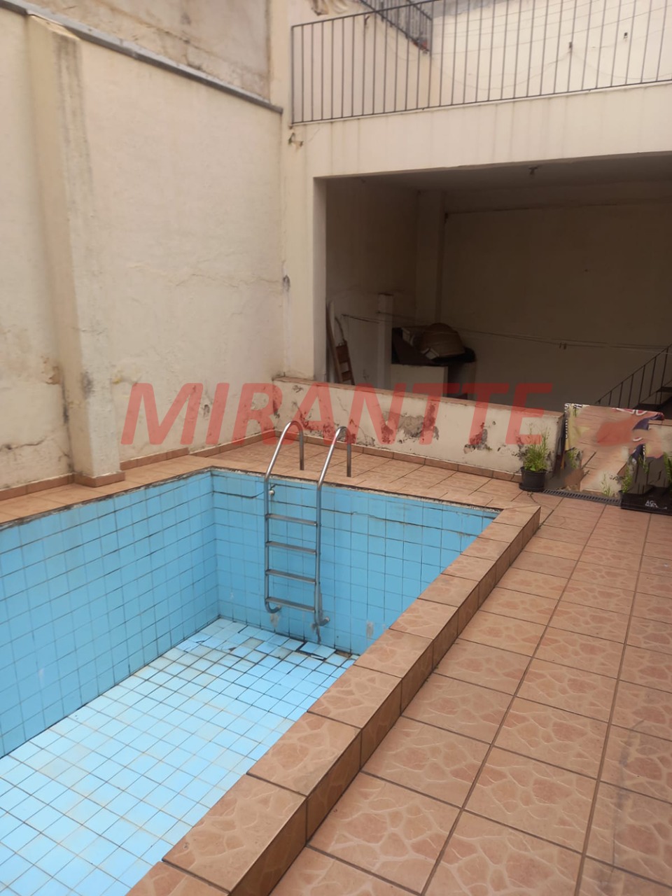 Sobrado de 324m² com 8 quartos em Santana