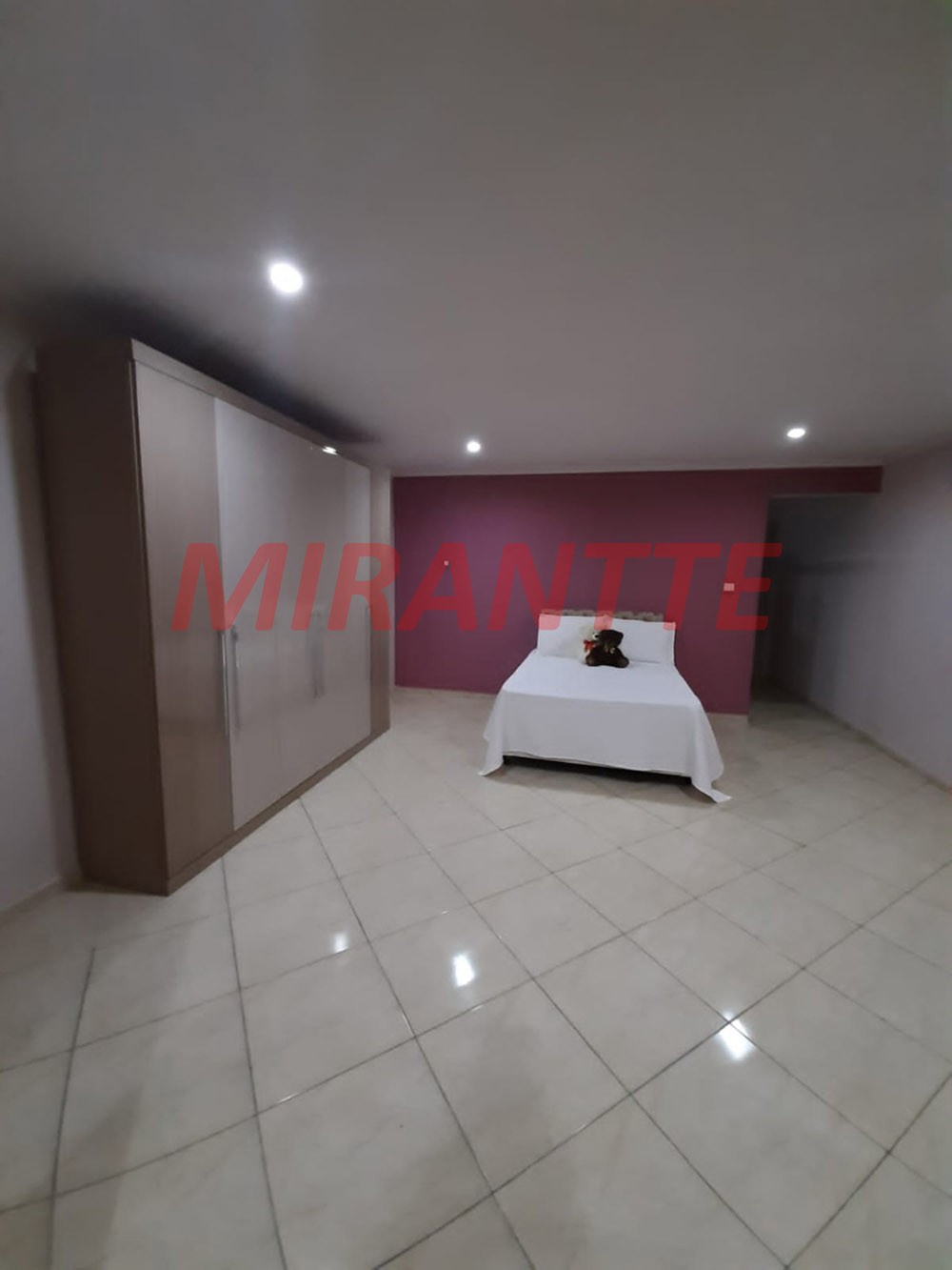 Sobrado de 300m² com 3 quartos em Jardim Flor de Maio