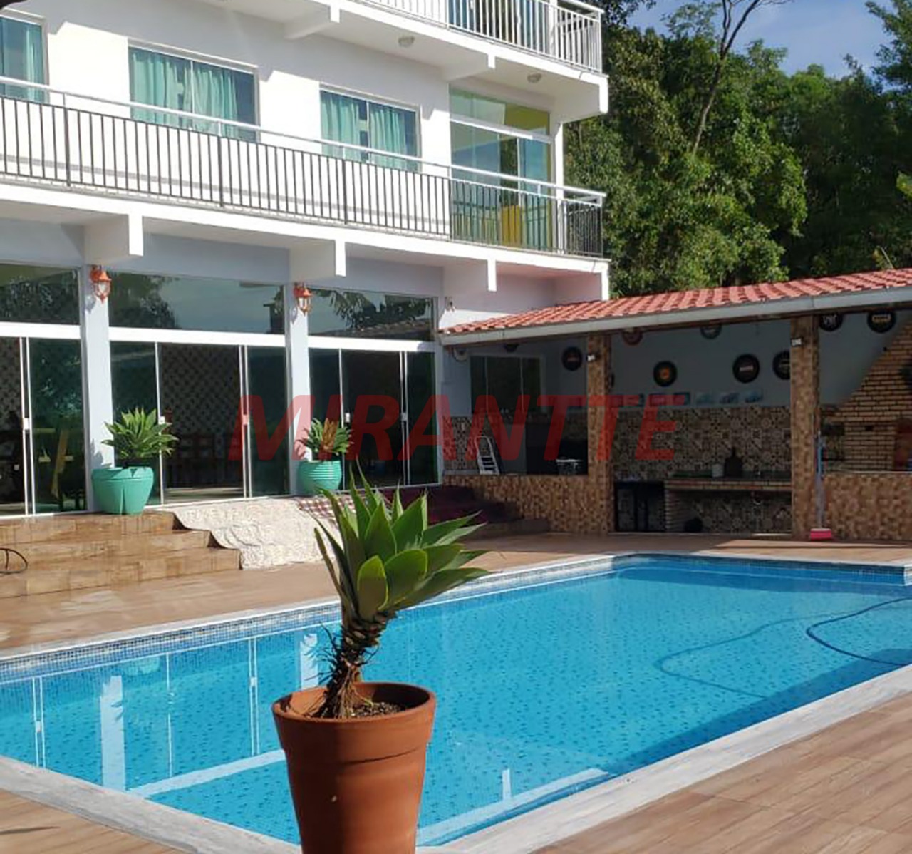 Sobrado de 600m² com 5 quartos em SANTA IN