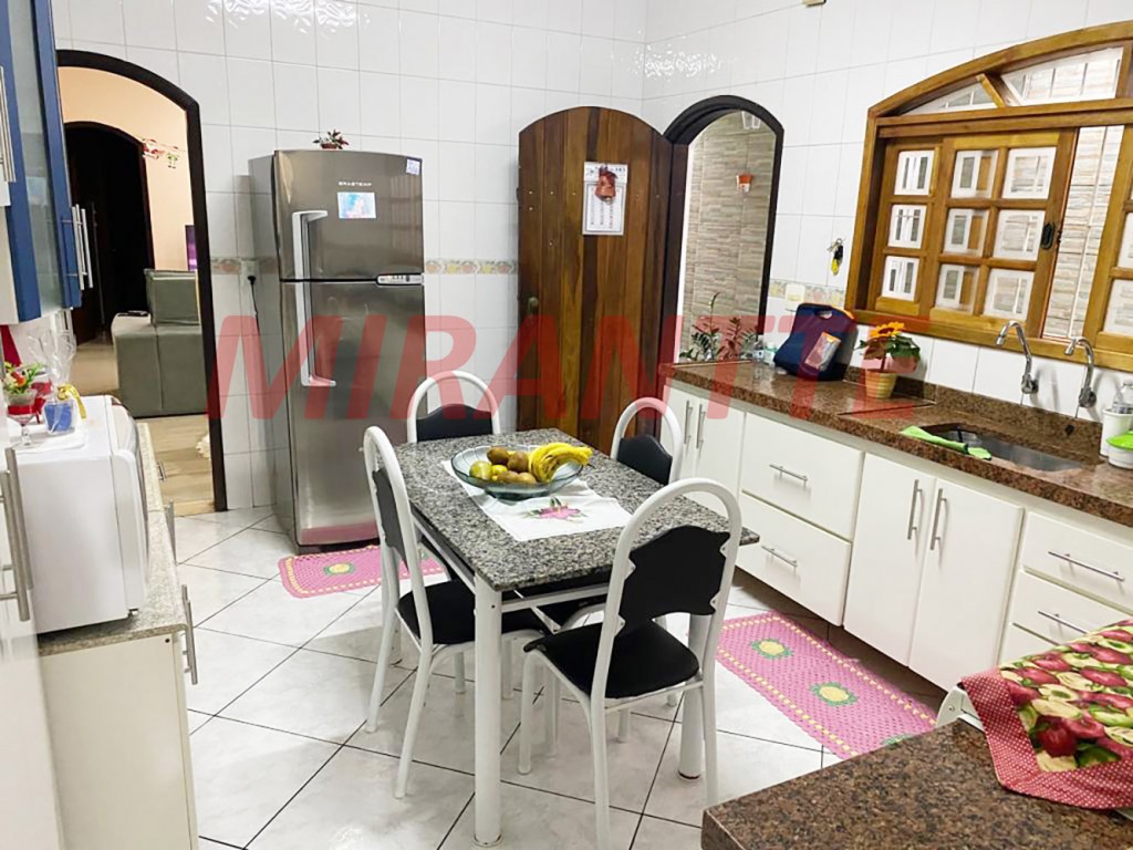 Casa terrea de 197m² com 3 quartos em Jardim Santa Mena