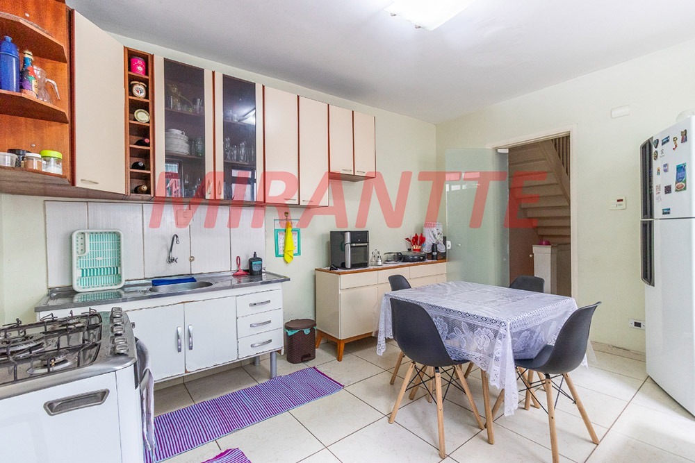 Sobrado de 160m² com 3 quartos em Água Fria