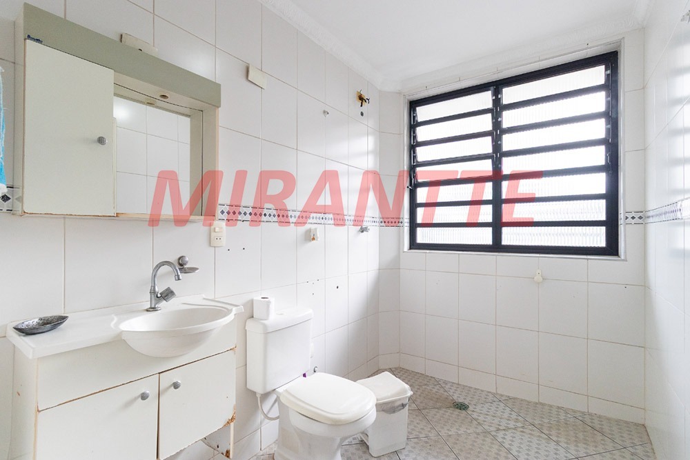 Sobrado de 160m² com 3 quartos em Água Fria