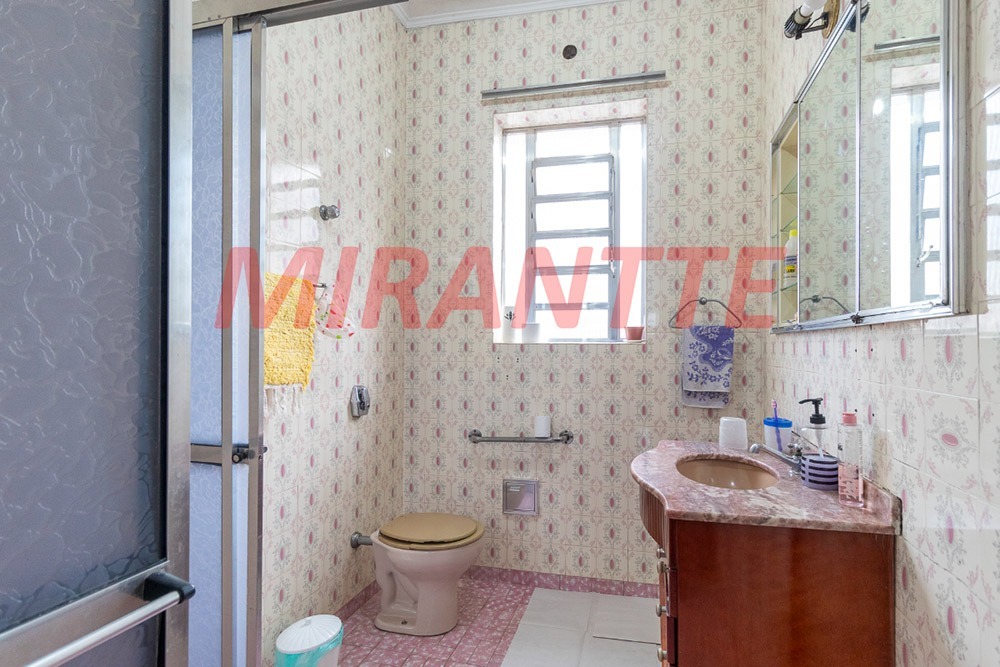 Sobrado de 160m² com 3 quartos em Água Fria