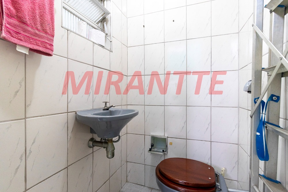 Sobrado de 160m² com 3 quartos em Água Fria