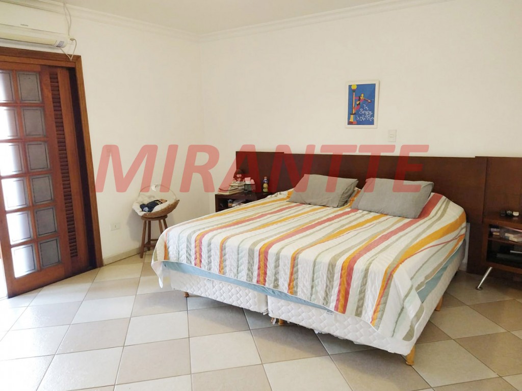 Sobrado de 380m² com 3 quartos em Vila Galvão