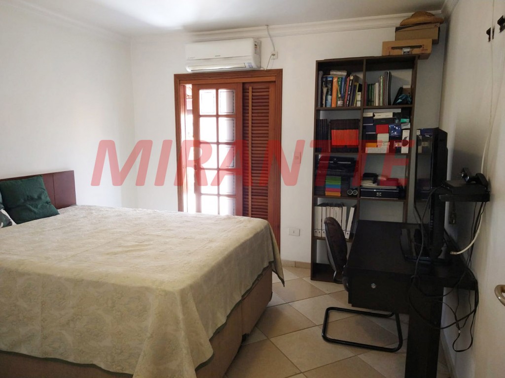 Sobrado de 380m² com 3 quartos em Vila Galvão