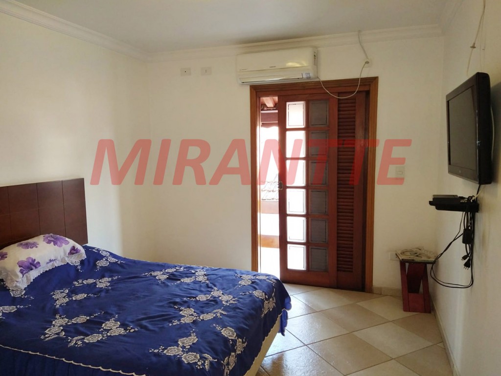 Sobrado de 380m² com 3 quartos em Vila Galvão