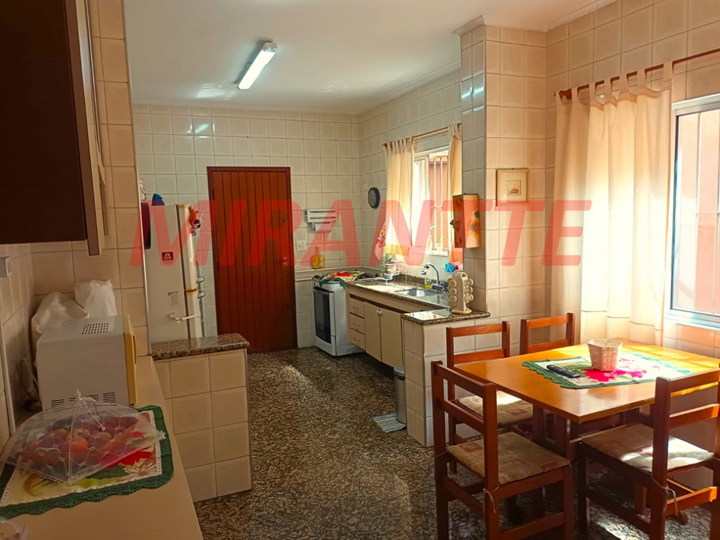 Sobrado de 167m² com 4 quartos em Sítio Do Morro
