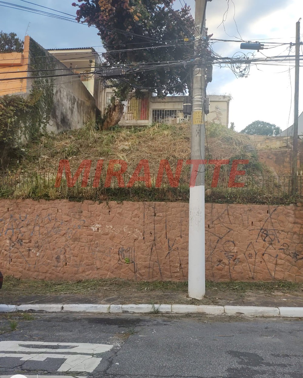 Terreno de 493m² em Jardim Bibi