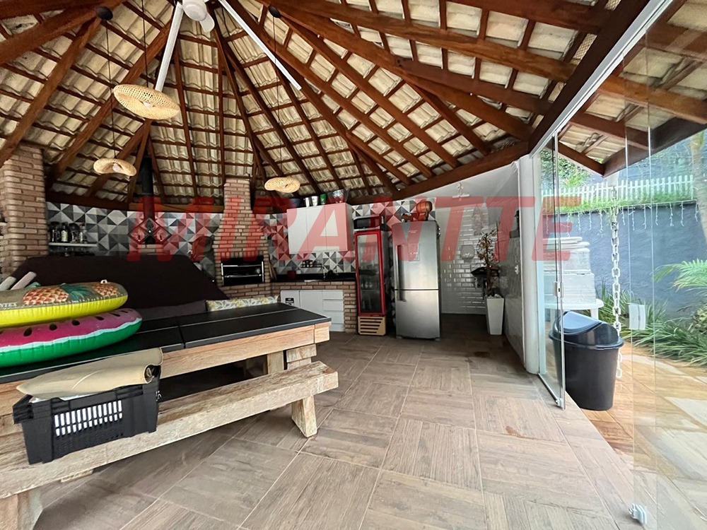 Sobrado de 495m² com 4 quartos em Serra Da Cantareira