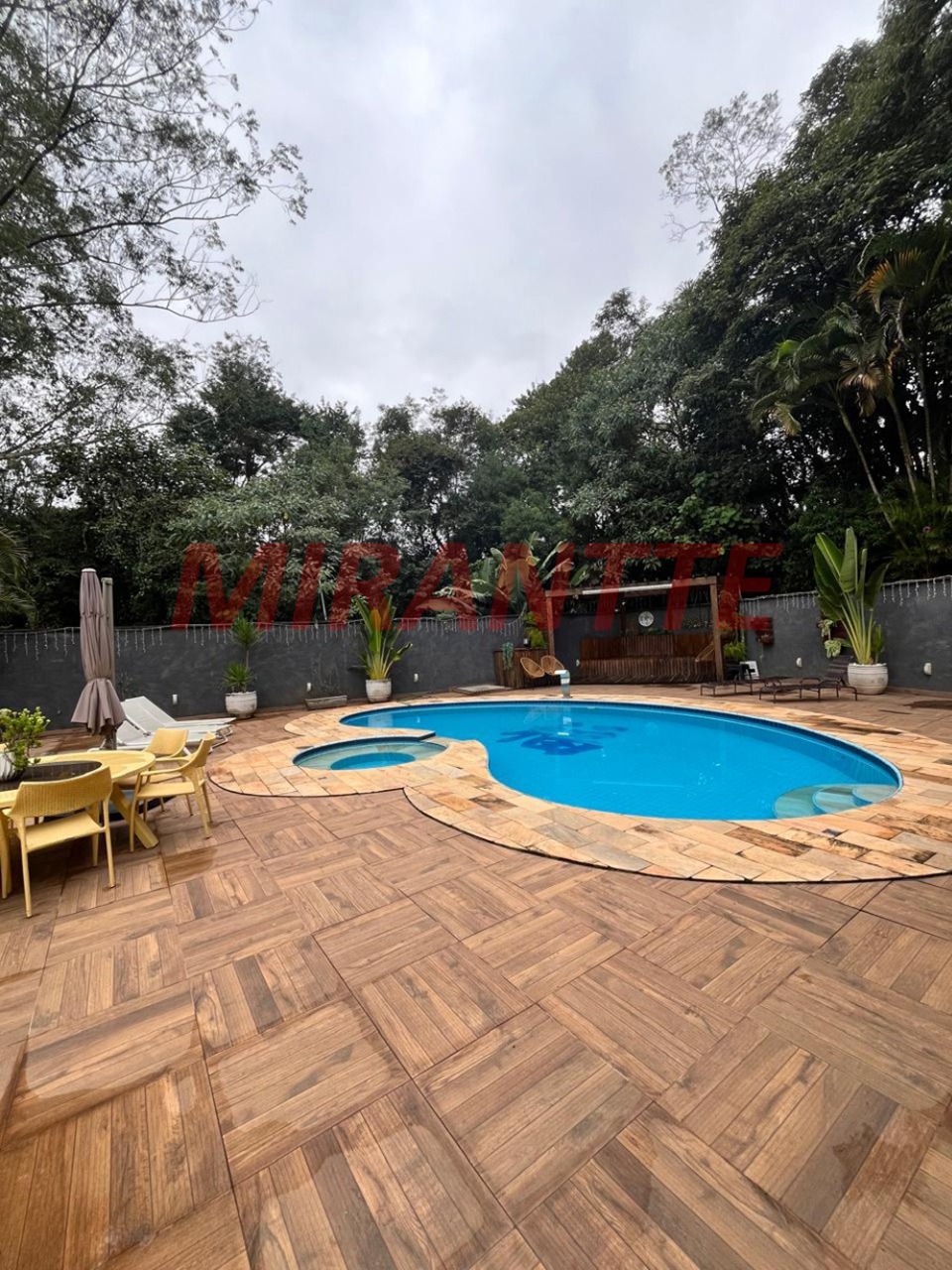 Sobrado de 495m² com 4 quartos em Serra Da Cantareira