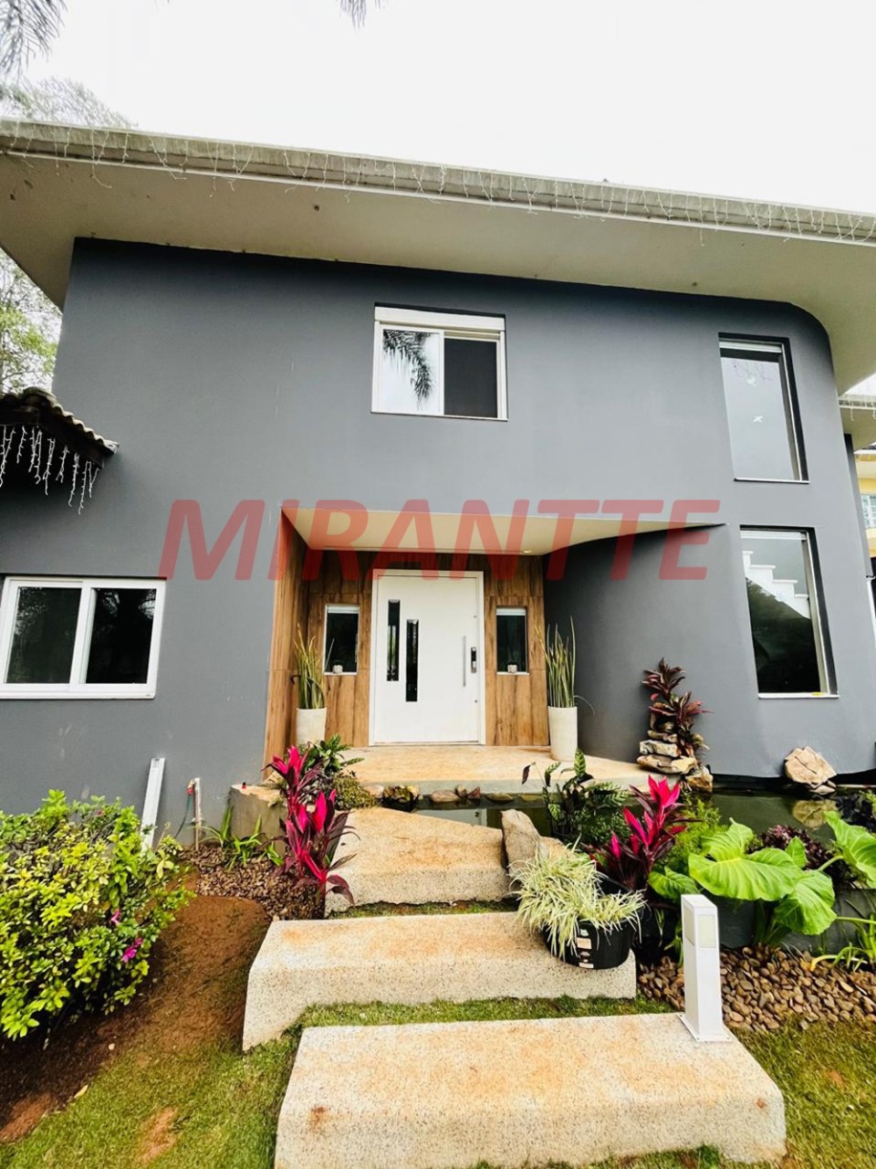 Sobrado de 495m² com 4 quartos em Serra Da Cantareira