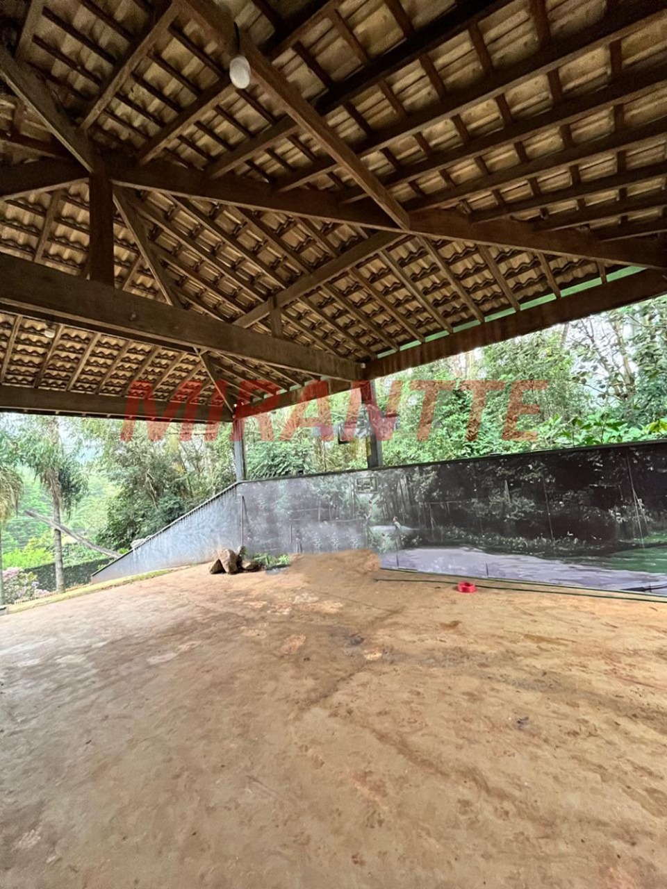 Sobrado de 495m² com 4 quartos em Serra Da Cantareira