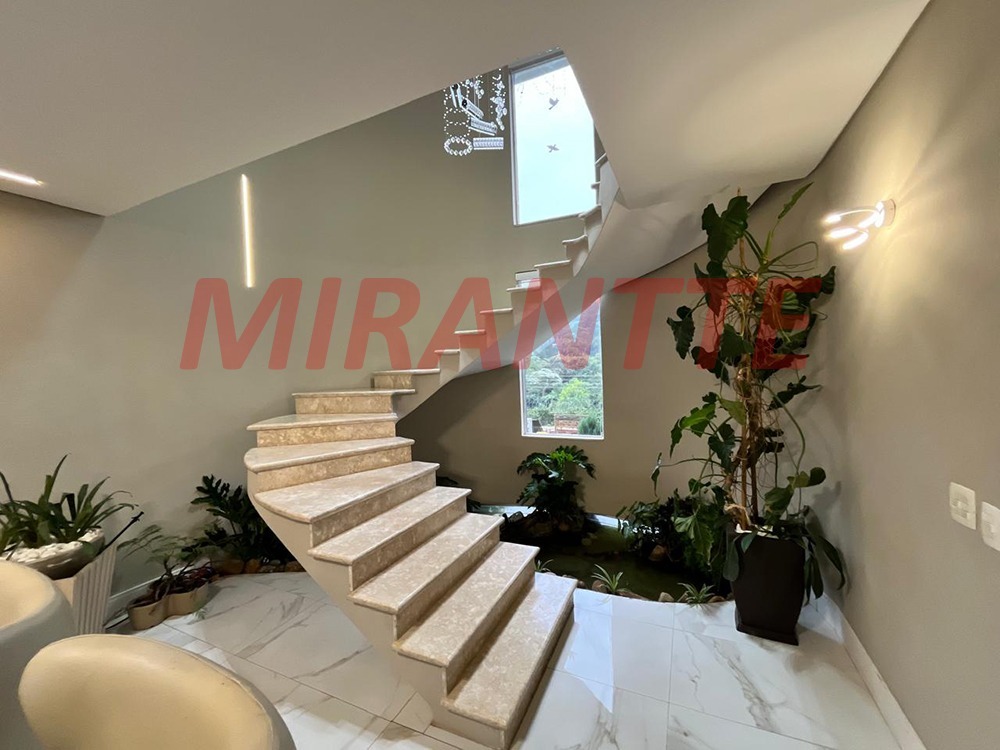 Sobrado de 495m² com 4 quartos em Serra Da Cantareira