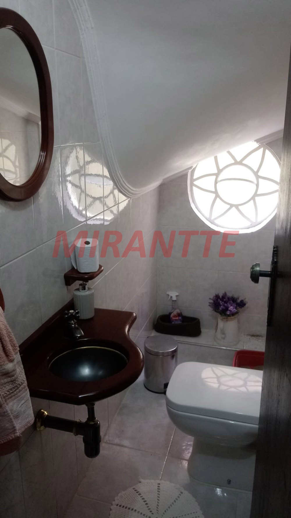 Sobrado de 162m² com 3 quartos em Vila Mazzei