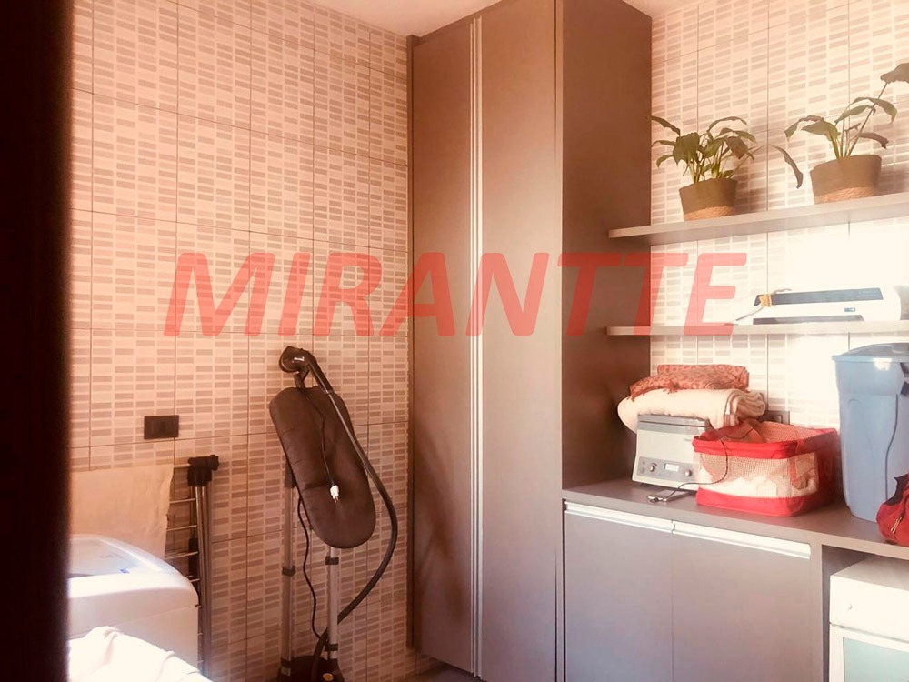 Sobrado de 750m² com 4 quartos em Serra Da Cantareira