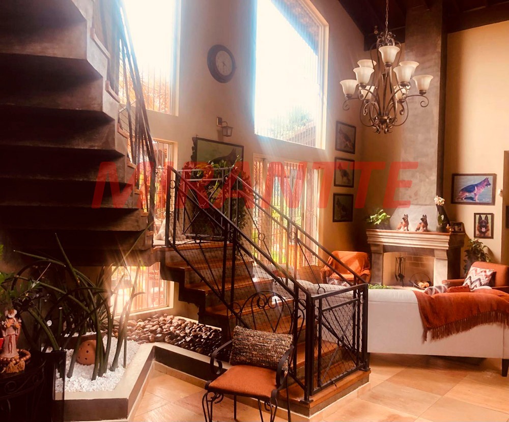 Sobrado de 750m² com 4 quartos em Serra Da Cantareira