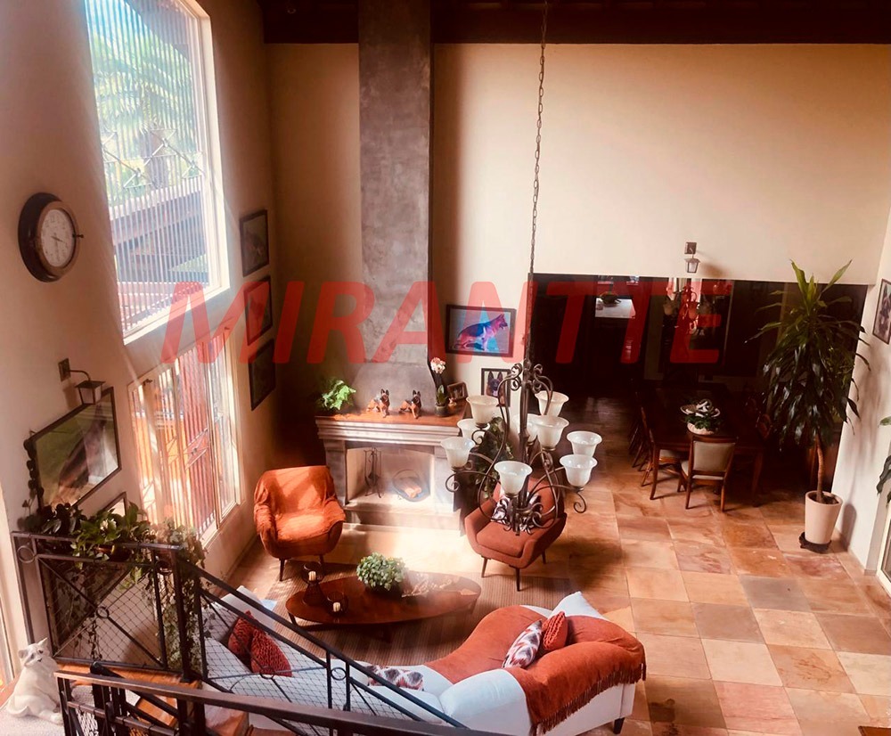 Sobrado de 750m² com 4 quartos em Serra Da Cantareira