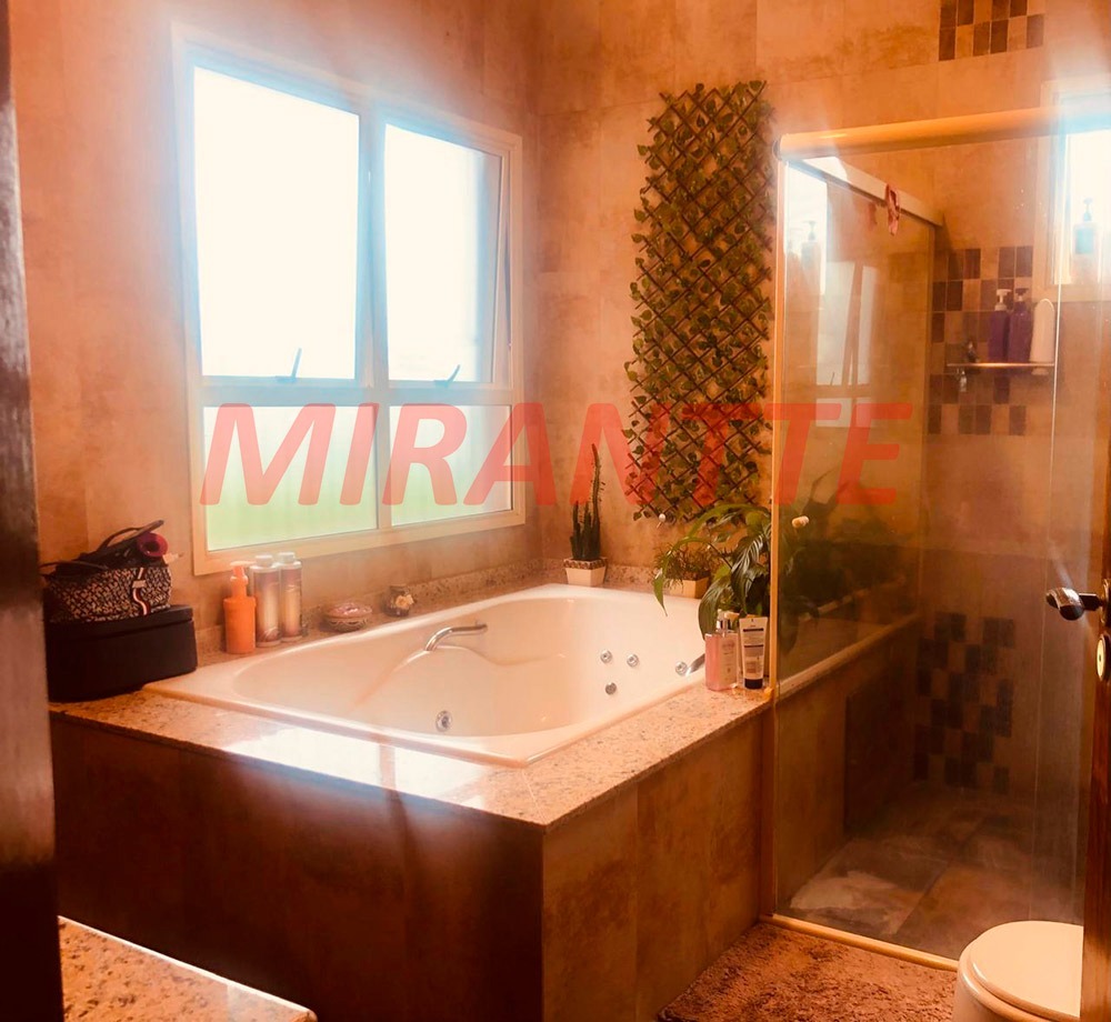Sobrado de 750m² com 4 quartos em Serra Da Cantareira