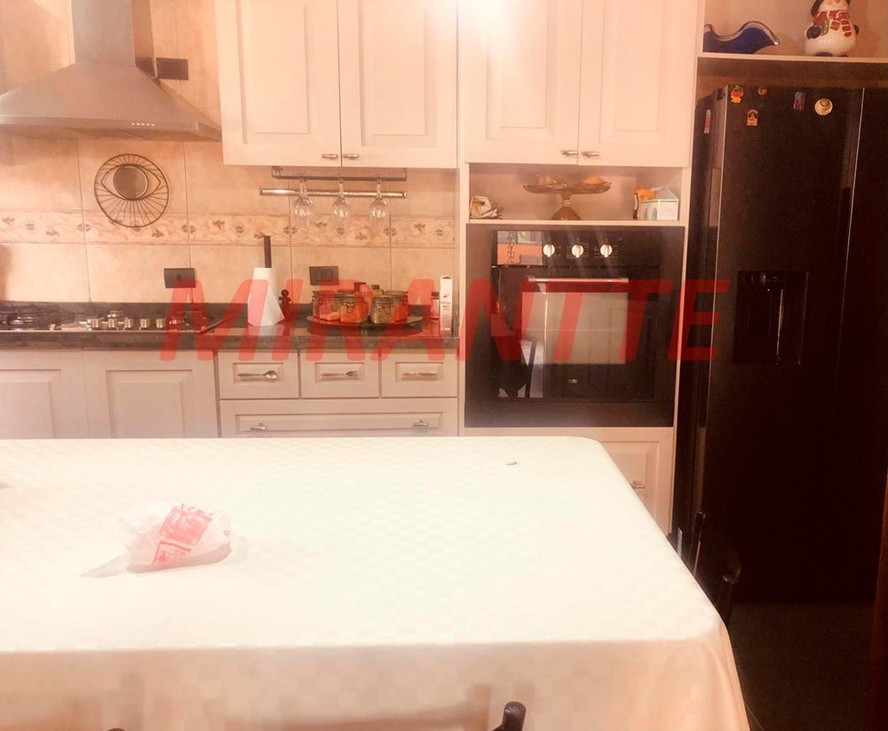 Sobrado de 750m² com 4 quartos em Serra Da Cantareira