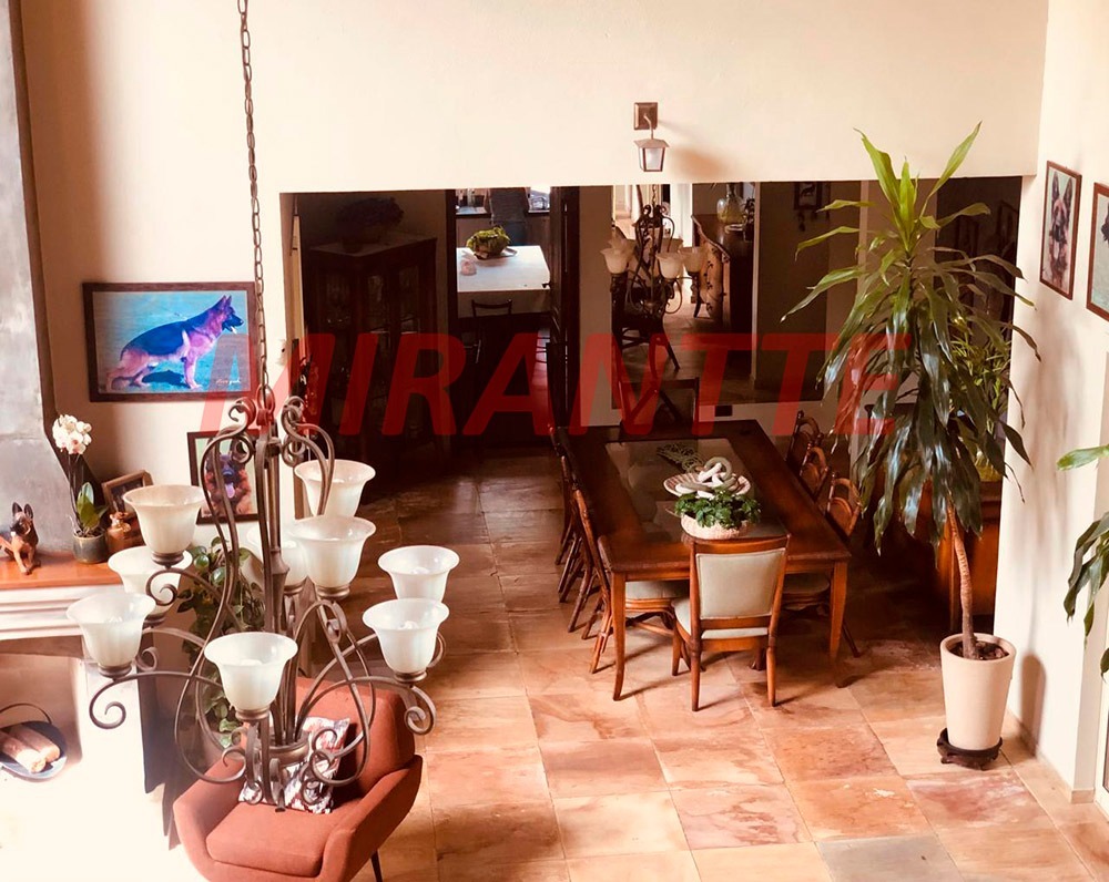 Sobrado de 750m² com 4 quartos em Serra Da Cantareira