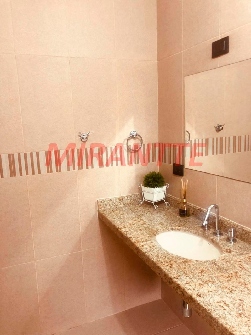 Sobrado de 750m² com 4 quartos em Serra Da Cantareira