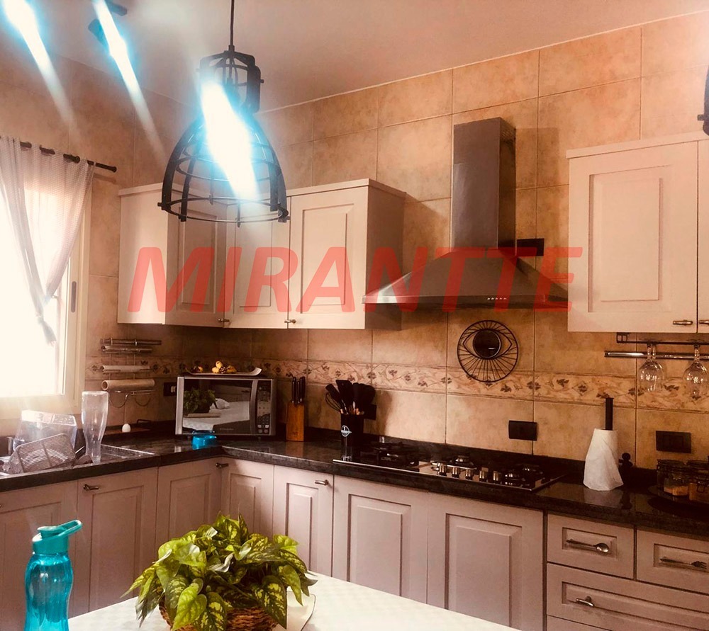Sobrado de 750m² com 4 quartos em Serra Da Cantareira