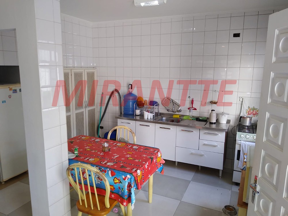 Sobrado de 198m² com 4 quartos em Tremembe
