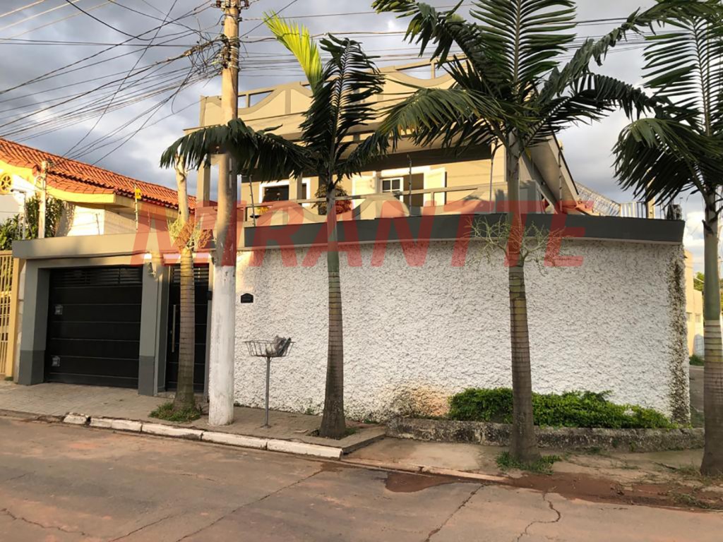 Sobrado de 260m² com 3 quartos em Tremembe