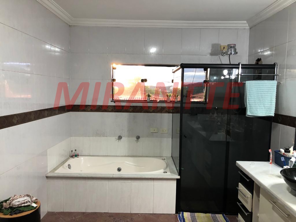 Sobrado de 260m² com 3 quartos em Tremembe