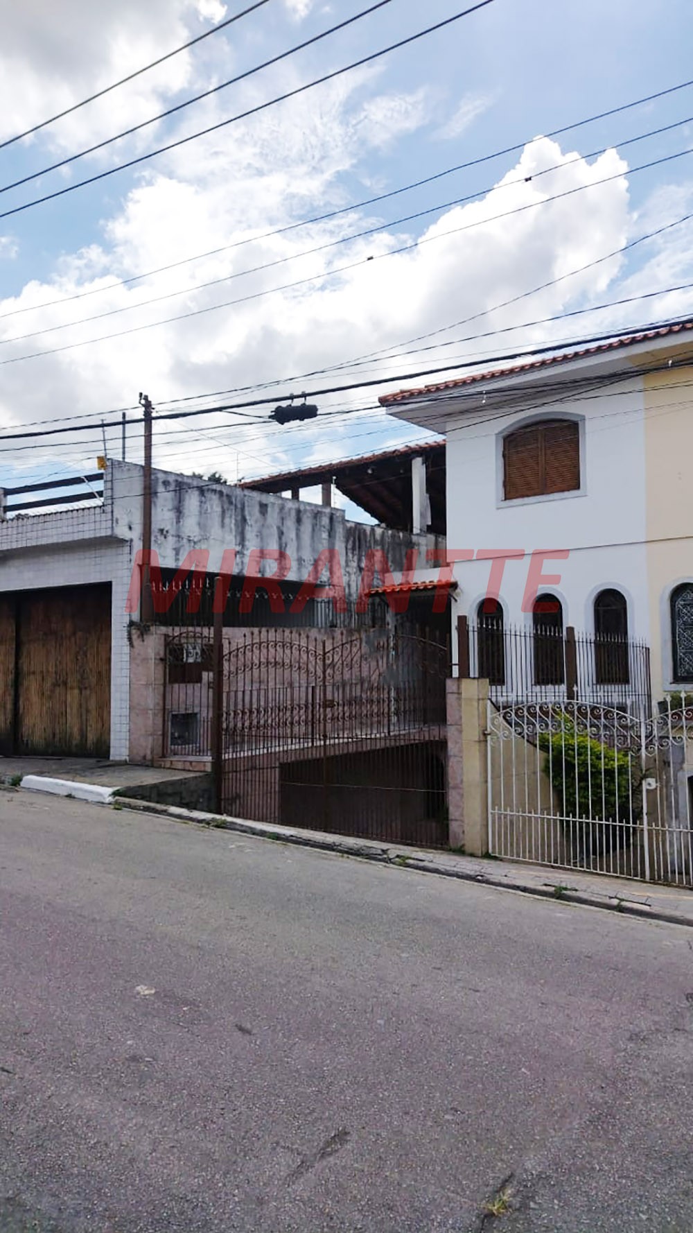 Sobrado de 144m² com 2 quartos em Jardim Peri