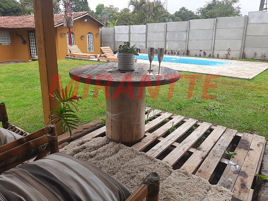 ChÁcara de 150m² com 3 quartos em Terra Preta