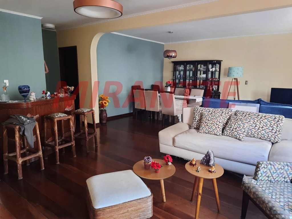 Sobrado de 360m² com 5 quartos em Imirim