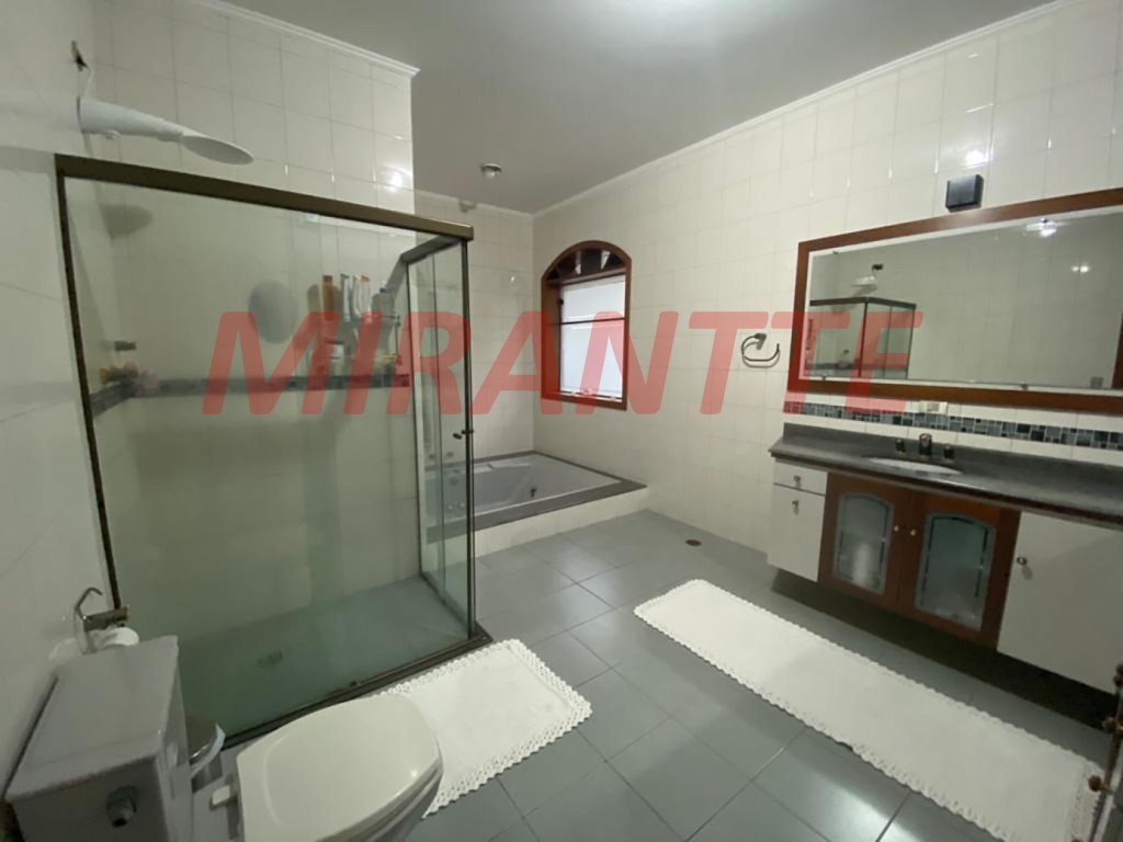 Sobrado de 600m² com 3 quartos em Serra Da Cantareira