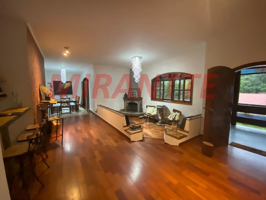 Sobrado de 600m² com 3 quartos em Serra Da Cantareira