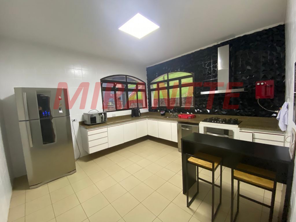 Sobrado de 600m² com 3 quartos em Serra Da Cantareira