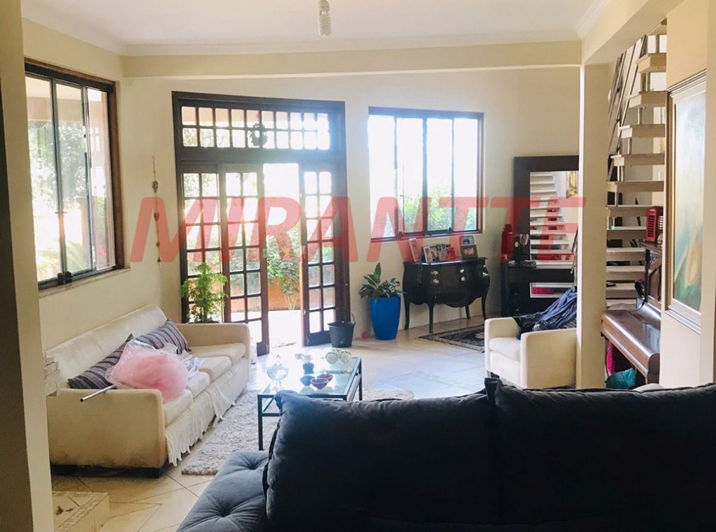 Sobrado de 300m² com 3 quartos em Serra Da Cantareira