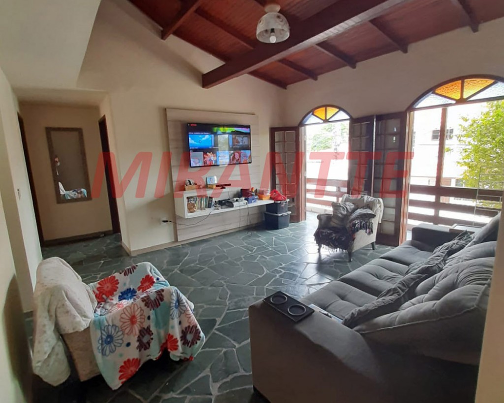 Sobrado de 400m² com 5 quartos em São João do Rio Vermelho