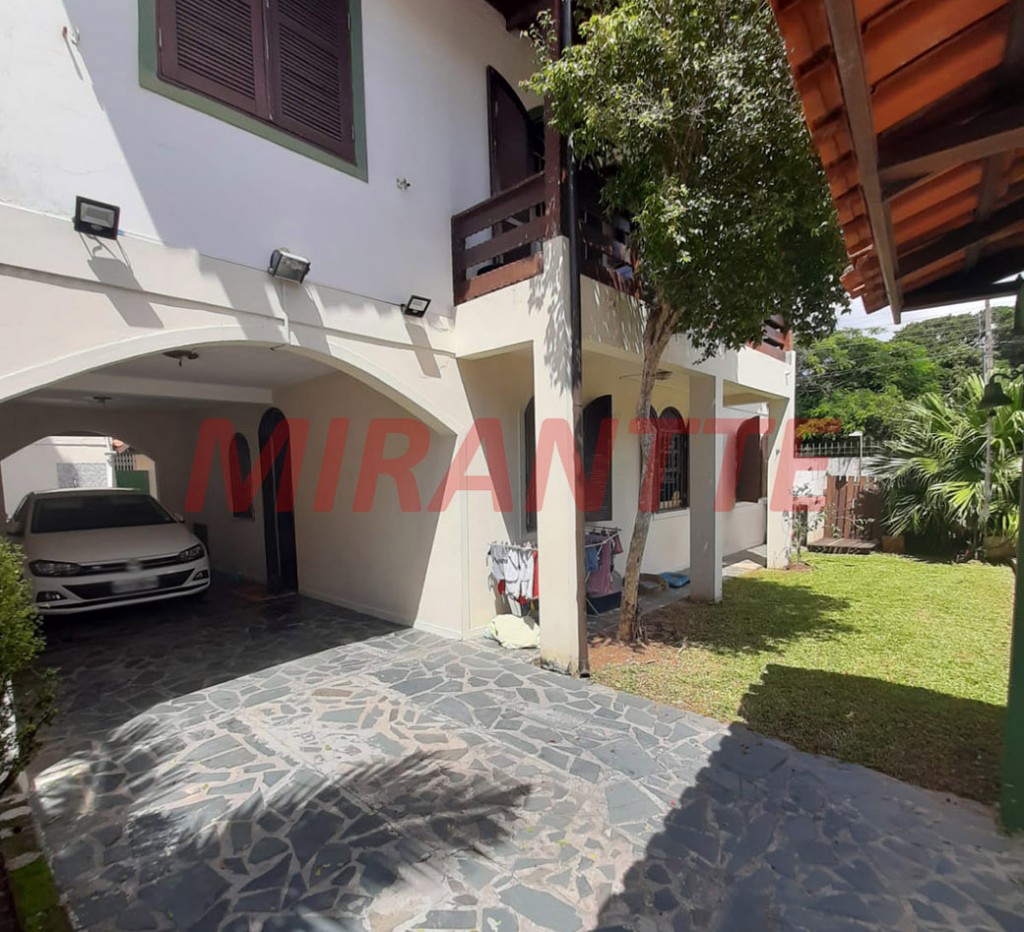 Sobrado de 400m² com 5 quartos em São João do Rio Vermelho