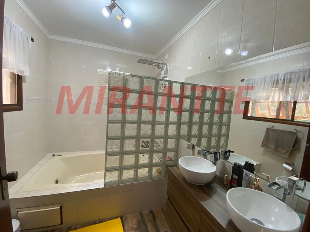 Sobrado de 353m² com 4 quartos em Serra Da Cantareira